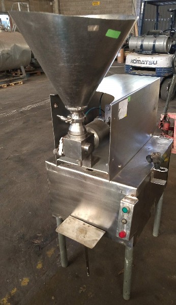  Lote com: 01 Envasadora Pneumática e 01 Envasadora à Vácuo, ambas servem para produtos líquidos e cremosos.